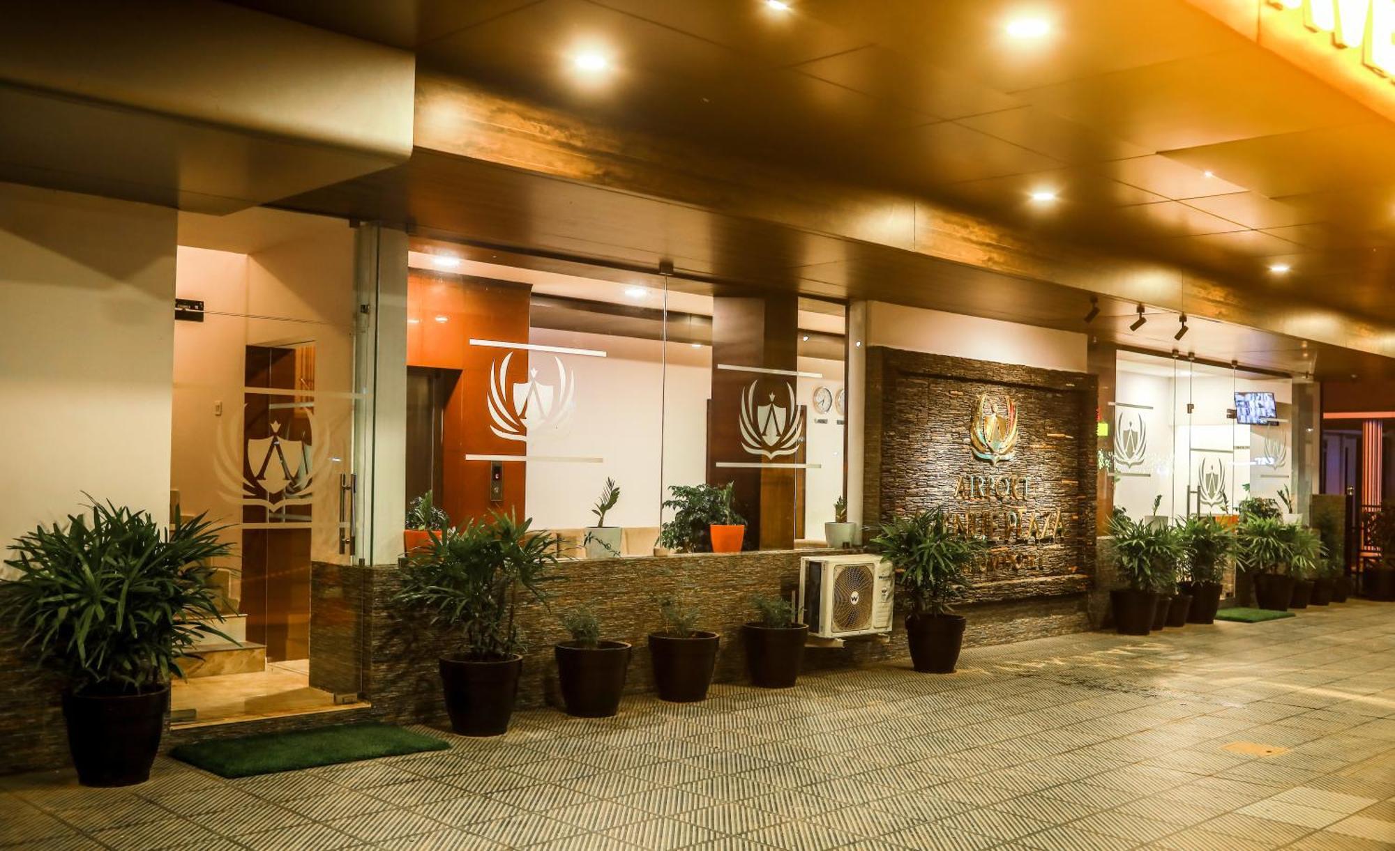 ホテル Airport Avenue Plaza ネドゥムバセリー エクステリア 写真