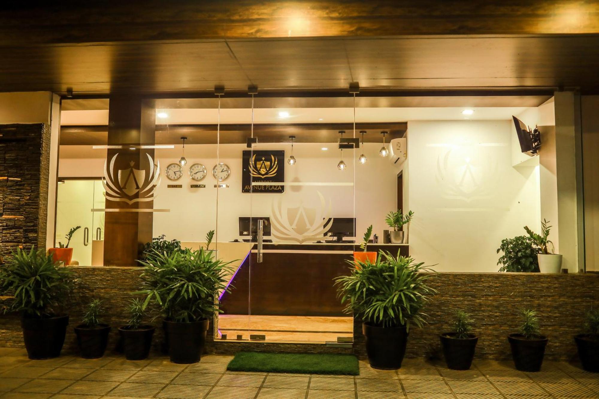 ホテル Airport Avenue Plaza ネドゥムバセリー エクステリア 写真