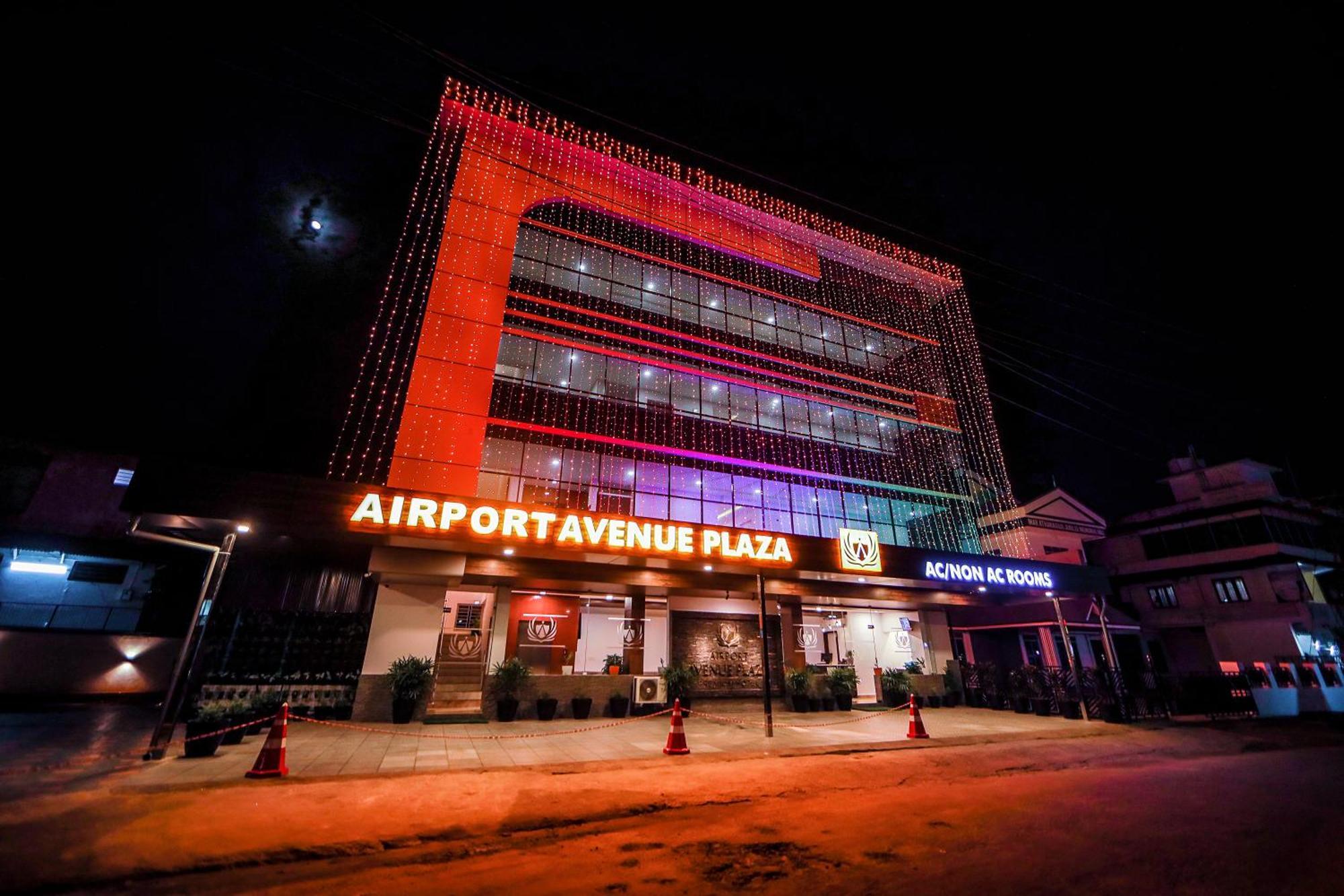 ホテル Airport Avenue Plaza ネドゥムバセリー エクステリア 写真